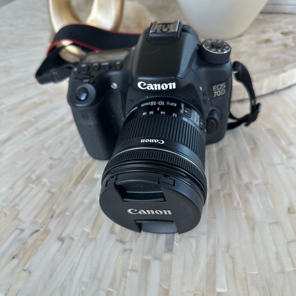 Canon 70D SLR
